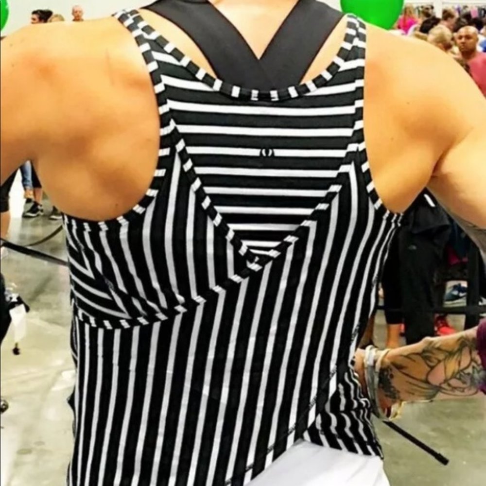 Size 6 - Lululemon Vita Racer Tank